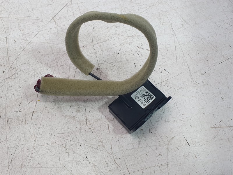 Recambio de modulo electronico para renault clio v referencia OEM IAM 282124064R  