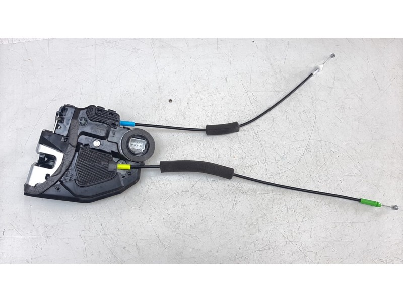 Recambio de cerradura puerta trasera derecha para toyota corolla (e21) referencia OEM IAM 6905002580  