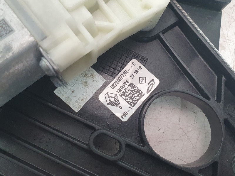Recambio de elevalunas trasero derecho para renault clio v referencia OEM IAM 827209773R  