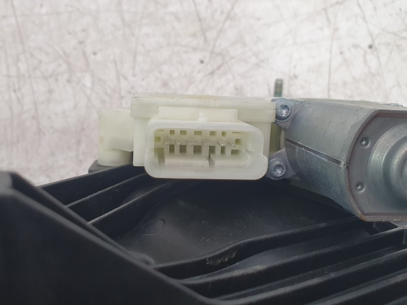 Recambio de elevalunas trasero derecho para renault clio v referencia OEM IAM 827209773R  