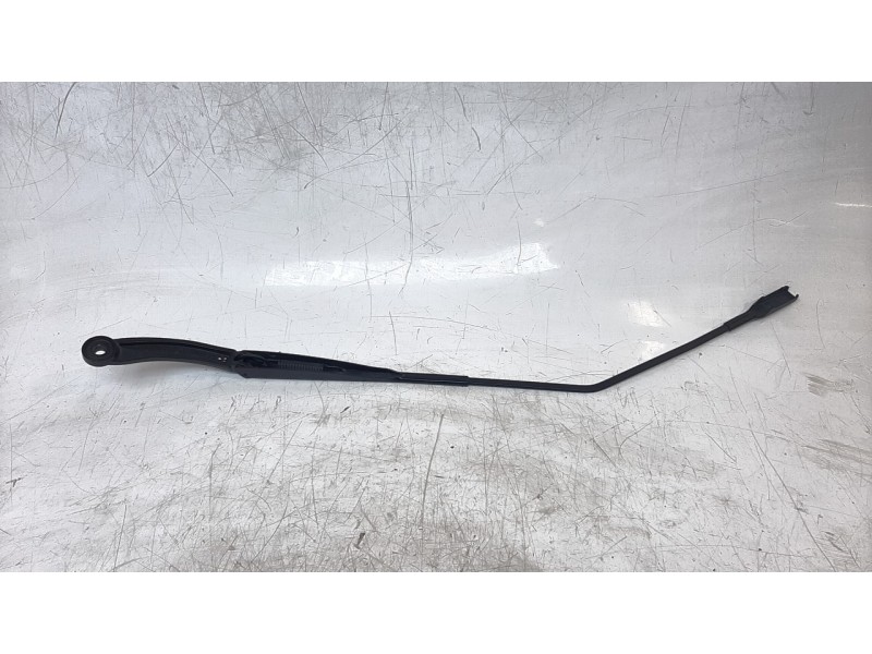 Recambio de brazo limpia delantero derecho para renault captur limited referencia OEM IAM 288866528R  