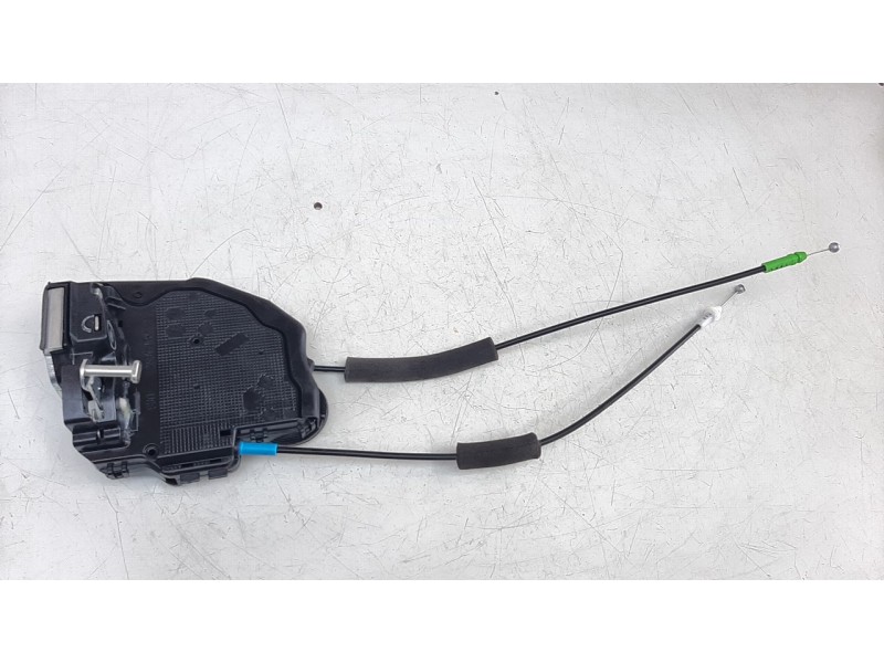 Recambio de cerradura puerta trasera derecha para toyota corolla (e21) referencia OEM IAM 6905002580  