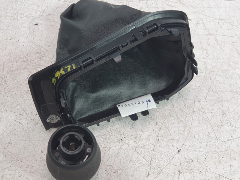 Recambio de pomo palanca cambio para renault clio v referencia OEM IAM 969354975R  