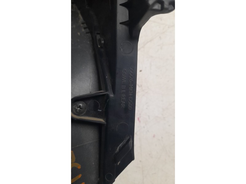 Recambio de moldura para honda cb 650r referencia OEM IAM 77226MKND500  