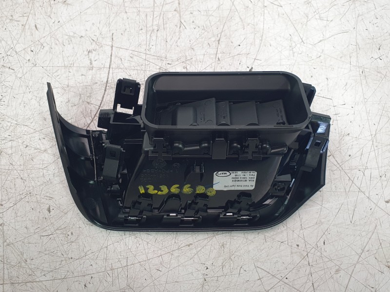 Recambio de aireador derecho para renault clio v referencia OEM IAM 687609662R  