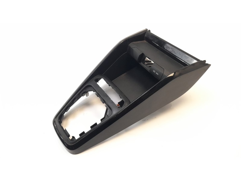 Recambio de apoyabrazos central para kia rio (yb) drive referencia OEM IAM 84635H8000  