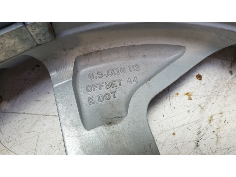 Recambio de llanta para hyundai kona 1.0 t-gdi referencia OEM IAM 52910BE150  