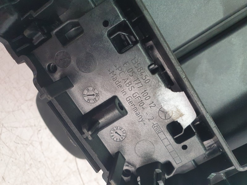 Recambio de apoyabrazos central para mercedes-benz clase a berlina (bm 177) a 200 d (117.112) referencia OEM IAM A1776806603  