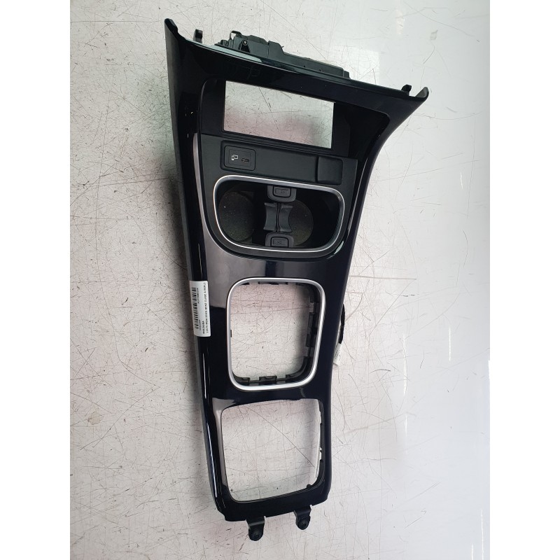 Recambio de moldura para mercedes-benz clase a berlina (bm 177) a 200 d (117.112) referencia OEM IAM A1776802503  