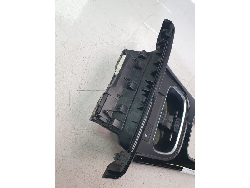 Recambio de moldura para mercedes-benz clase a berlina (bm 177) a 200 d (117.112) referencia OEM IAM A1776802503  