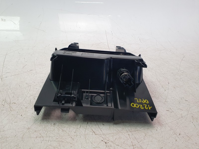 Recambio de guantera para opel insignia b grand sport (z18) 2.0 (68) referencia OEM IAM 39138936  