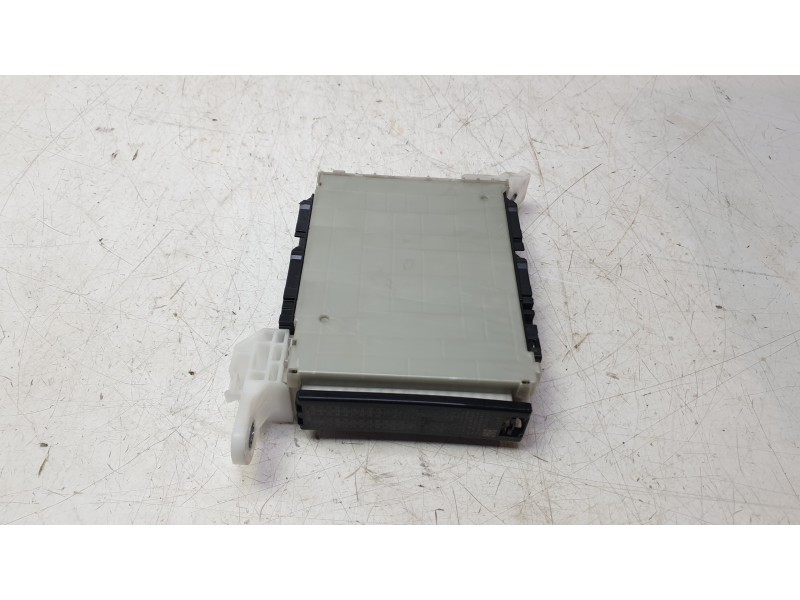 Recambio de caja reles / fusibles para toyota corolla station wagon (_e21_) 2.0 hybrid (mzeh12) referencia OEM IAM 8922102710  