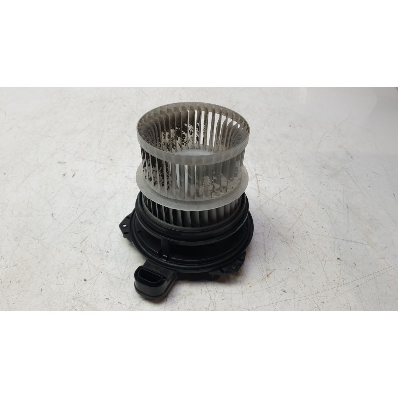 Recambio de motor calefaccion para toyota corolla station wagon (_e21_) 2.0 hybrid (mzeh12) referencia OEM IAM 87103F4020  34700