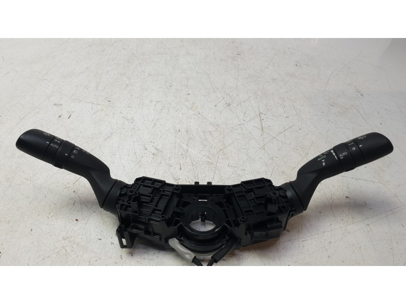 Recambio de mando multifuncion para toyota corolla station wagon (_e21_) 2.0 hybrid (mzeh12) referencia OEM IAM 8432902020  