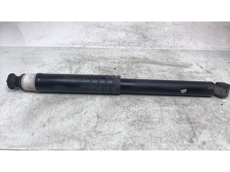 Recambio de amortiguador trasero derecho para renault captur limited referencia OEM IAM 562107338R  