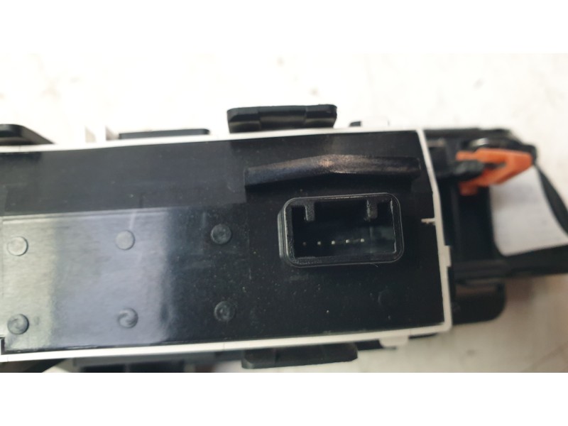 Recambio de rejilla aireadora para toyota corolla station wagon (_e21_) 2.0 hybrid (mzeh12) referencia OEM IAM 5566202580  