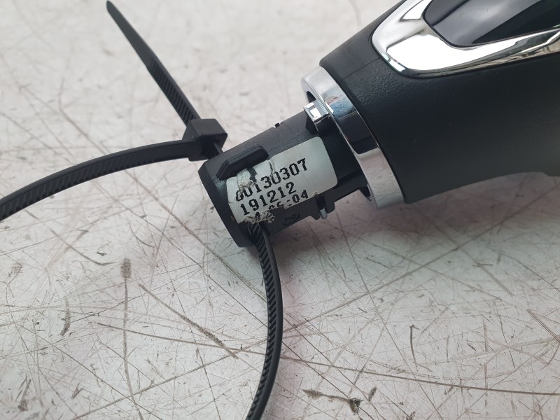 Recambio de pomo palanca cambio para opel insignia b grand sport (z18) 2.0 (68) referencia OEM IAM 39030121  