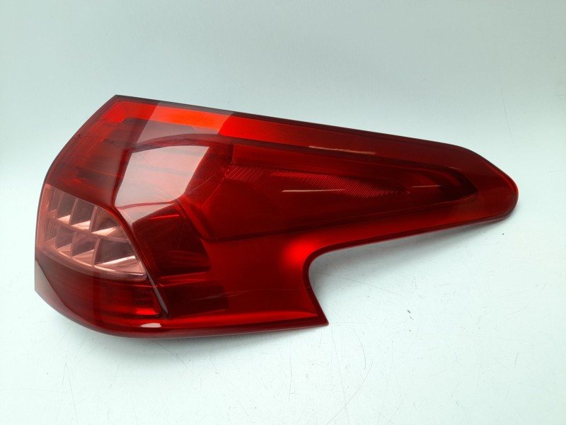 Recambio de piloto trasero derecho para citroën c5 iii break (rw_) 2.0 hdi 140 referencia OEM IAM 9681074080  