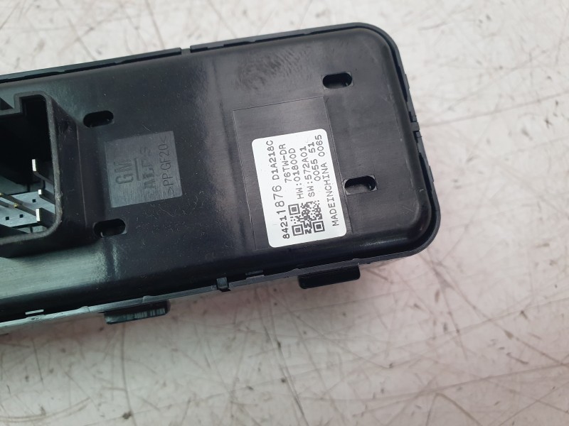 Recambio de mando elevalunas delantero izquierdo para opel insignia b grand sport (z18) 2.0 (68) referencia OEM IAM 84211876  