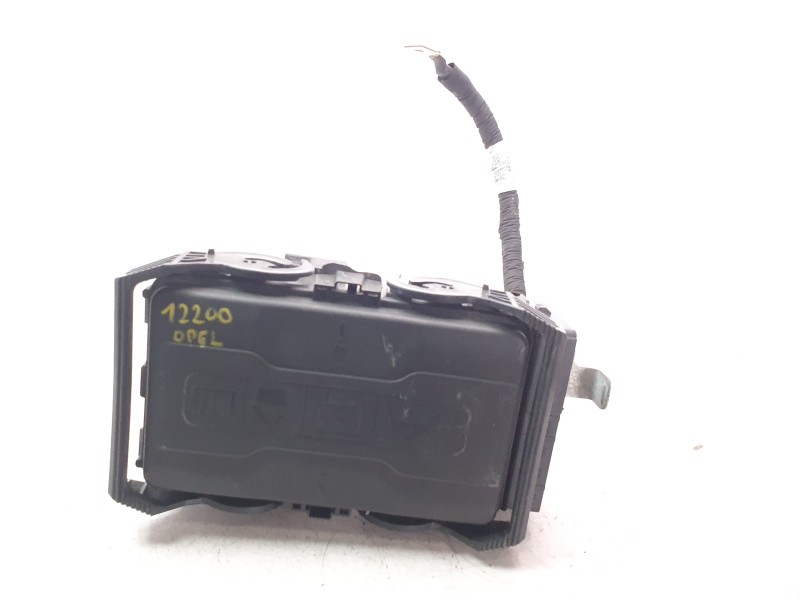 Recambio de caja reles / fusibles para opel insignia b grand sport (z18) 2.0 (68) referencia OEM IAM 39200660  