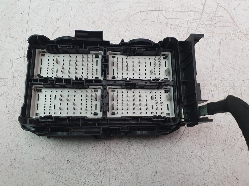 Recambio de caja reles / fusibles para opel insignia b grand sport (z18) 2.0 (68) referencia OEM IAM 39200660  