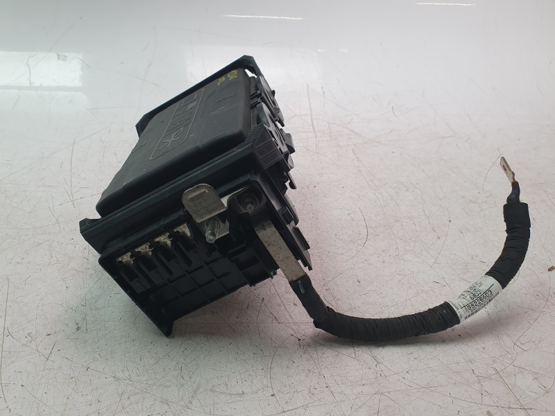 Recambio de caja reles / fusibles para opel insignia b grand sport (z18) 2.0 (68) referencia OEM IAM 39200660  