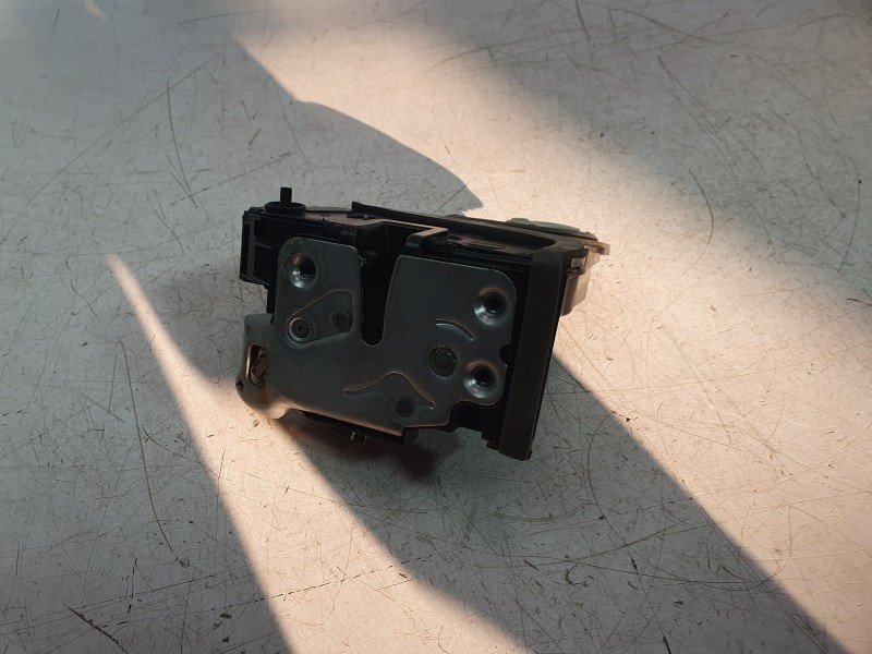 Recambio de cerradura puerta trasera derecha para opel insignia b grand sport (z18) 2.0 (68) referencia OEM IAM 13533667  