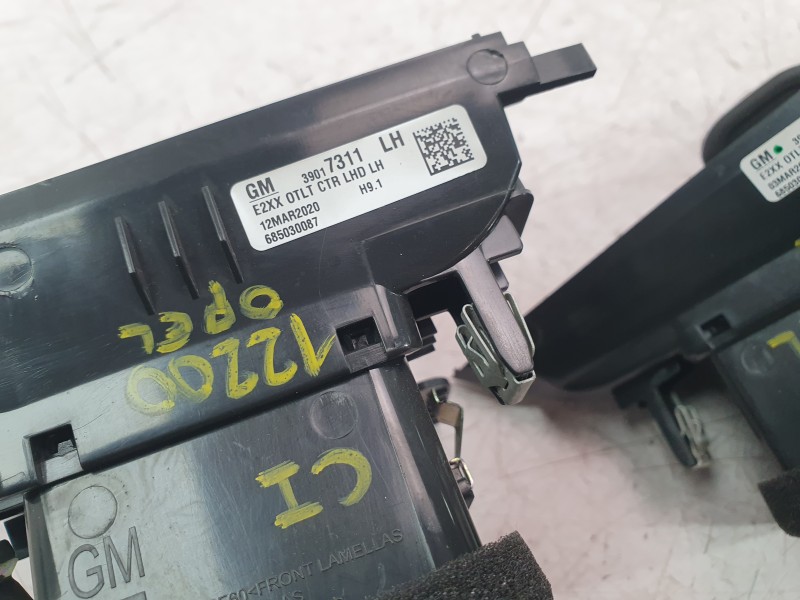 Recambio de aireador central para opel insignia b grand sport (z18) 2.0 (68) referencia OEM IAM 39017311 / 39017312  