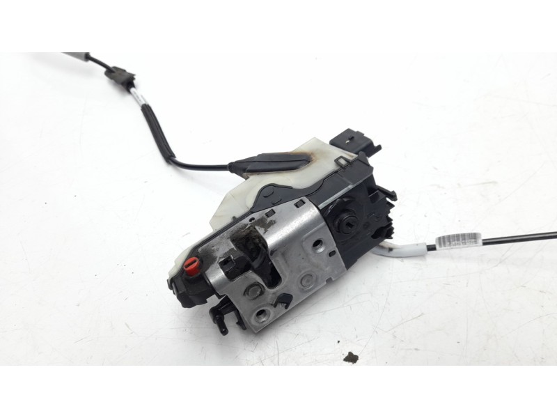 Recambio de cerradura puerta trasera izquierda para peugeot 208 1.2 16v vti referencia OEM IAM 9812501280  