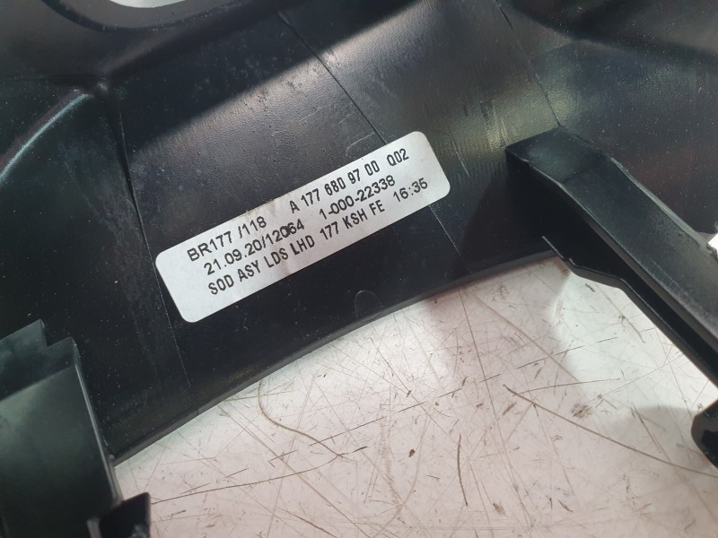 Recambio de moldura para mercedes-benz clase a berlina (bm 177) a 200 d (117.112) referencia OEM IAM A1776809700  