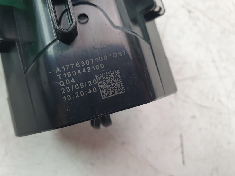 Recambio de aireador derecho para mercedes-benz clase a berlina (bm 177) a 200 d (117.112) referencia OEM IAM A177830710  