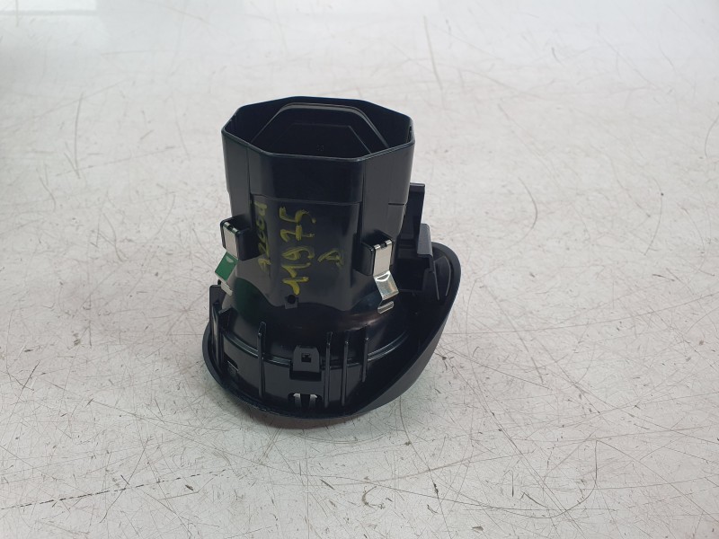 Recambio de aireador derecho para mercedes-benz clase a berlina (bm 177) a 200 d (117.112) referencia OEM IAM A177830710  