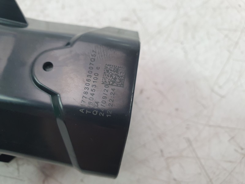 Recambio de aireador central derecho para mercedes-benz clase a berlina (bm 177) a 200 d (117.112) referencia OEM IAM A177830630