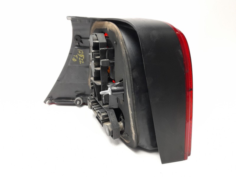 Recambio de piloto trasero derecho para volkswagen golf iv (1j1) 1.9 tdi (2000-2008) 101cv 74kw 3p referencia OEM IAM 1J6945096T