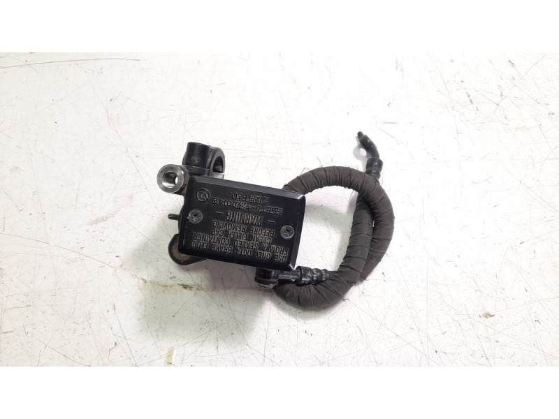 Recambio de bomba freno para yamaha xsr 700 referencia OEM IAM 1XB2580A0000  