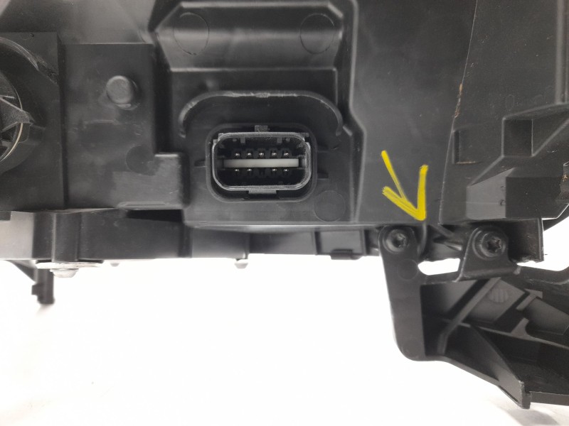 Recambio de faro derecho para renault clio v referencia OEM IAM 260103507R  