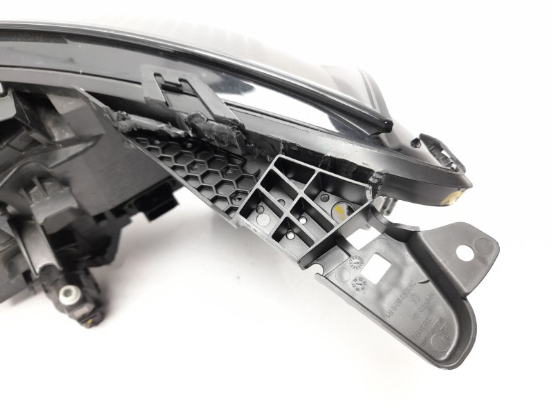 Recambio de faro derecho para renault clio v referencia OEM IAM 260103507R  