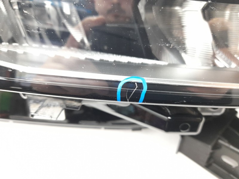 Recambio de faro derecho para renault clio v referencia OEM IAM 260103507R  