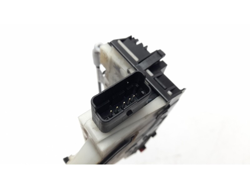 Recambio de cerradura puerta trasera izquierda para peugeot 208 1.2 16v vti referencia OEM IAM 9812501280  