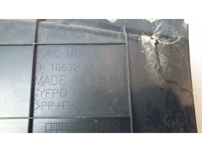 Recambio de moldura para mg zs suv (azs1) 1.5 vti referencia OEM IAM P10632955  