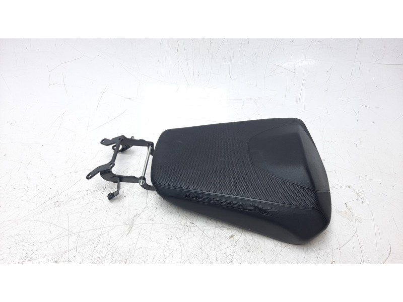 Recambio de asiento para honda nc 750 referencia OEM IAM 77300MKWD01  