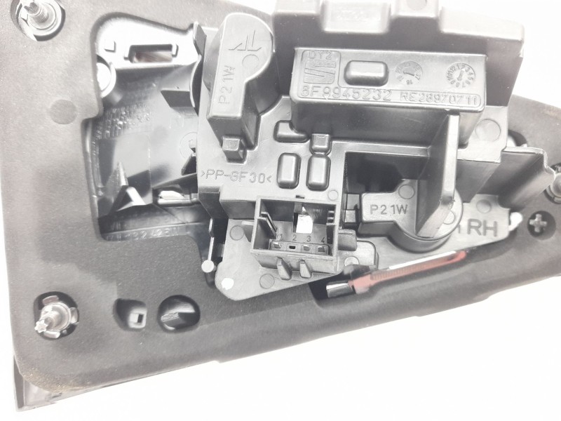 Recambio de piloto trasero derecho interior para seat arona (kj7, kjp) 1.0 tsi referencia OEM IAM 6F9945094D LLM621 104LLM621