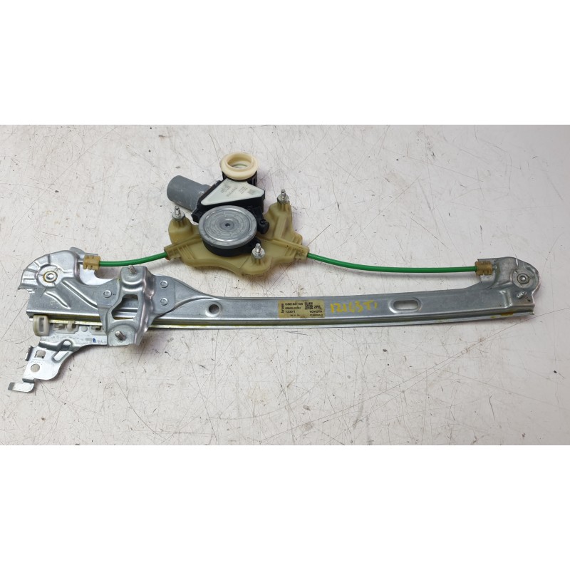 Recambio de elevalunas trasero izquierdo para toyota corolla station wagon (_e21_) 2.0 hybrid (mzeh12) referencia OEM IAM 698400