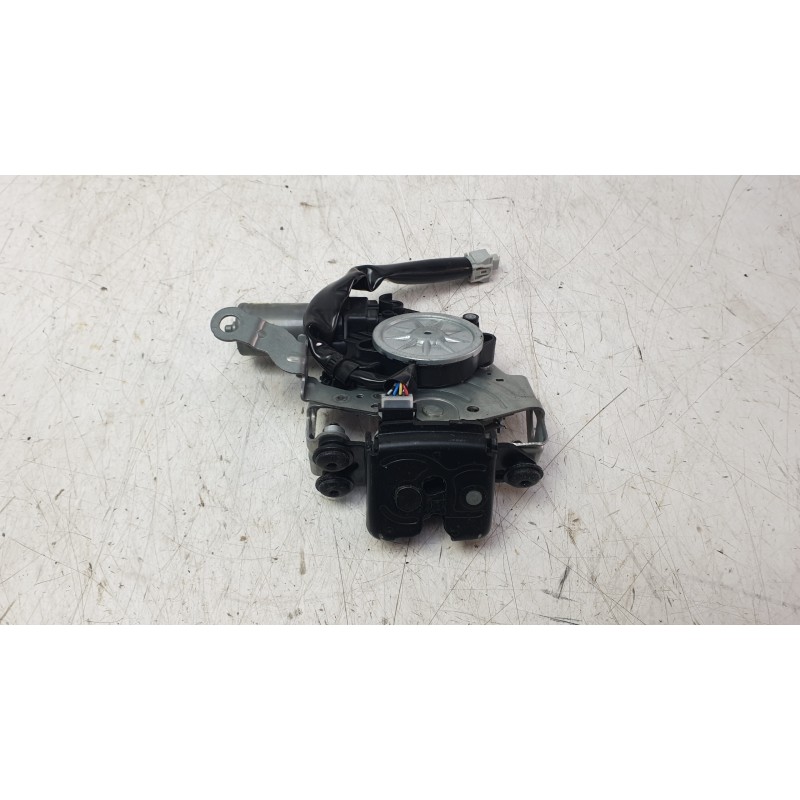 Recambio de cerradura maletero / porton para toyota corolla station wagon (_e21_) 2.0 hybrid (mzeh12) referencia OEM IAM 6935012