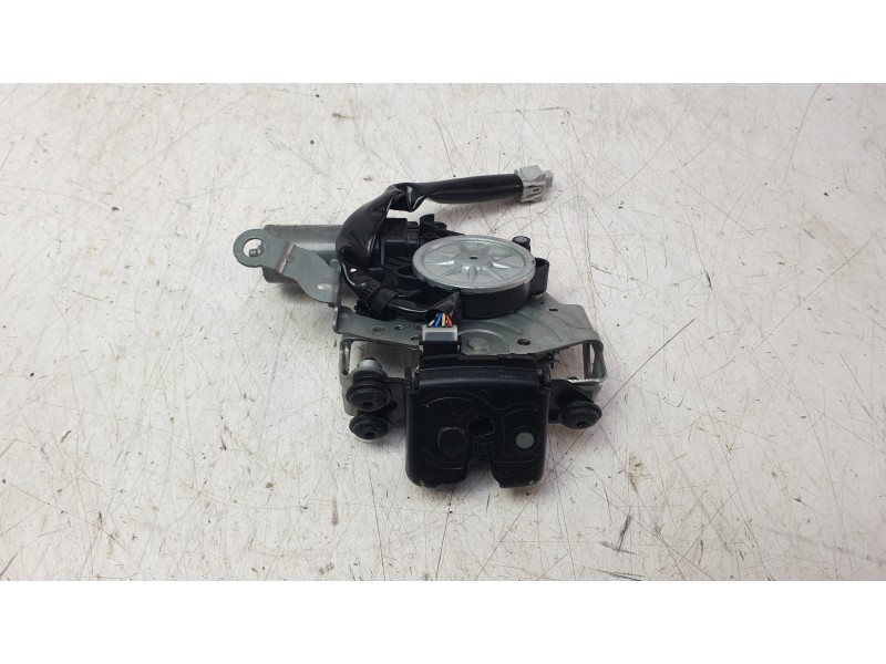 Recambio de cerradura maletero / porton para toyota corolla station wagon (_e21_) 2.0 hybrid (mzeh12) referencia OEM IAM 6935012