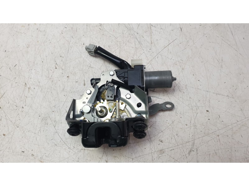 Recambio de cerradura maletero / porton para toyota corolla station wagon (_e21_) 2.0 hybrid (mzeh12) referencia OEM IAM 6935012