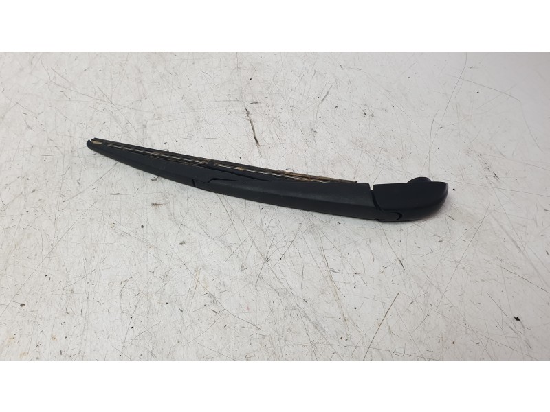 Recambio de brazo limpia trasero para toyota corolla station wagon (_e21_) 2.0 hybrid (mzeh12) referencia OEM IAM 8524102090  