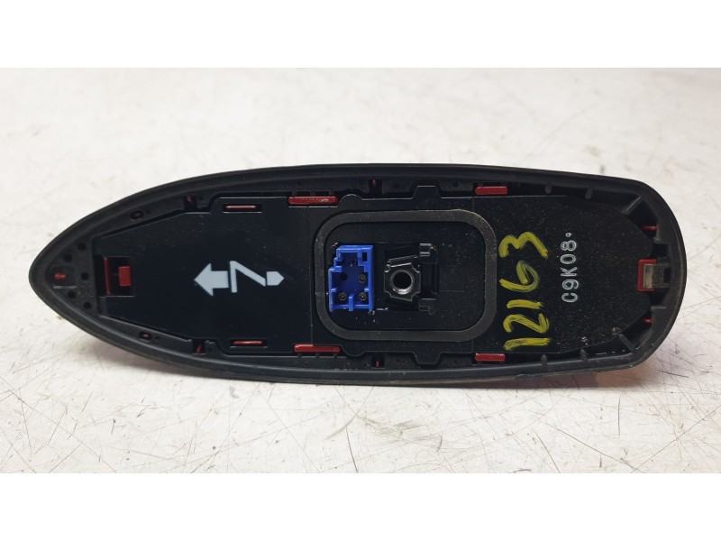 Recambio de antena para toyota corolla station wagon (_e21_) 2.0 hybrid (mzeh12) referencia OEM IAM 8676002050  