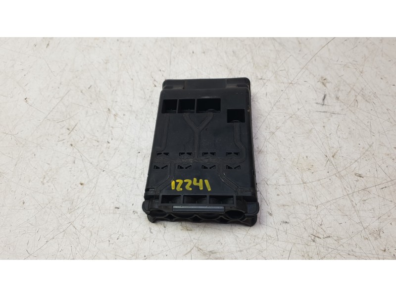 Recambio de caja reles / fusibles para bmw 2 active tourer (f45) 218 d referencia OEM IAM 932102202  