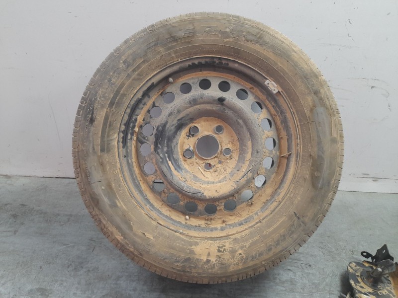 Recambio de neumatico repuesto para volkswagen amarok referencia OEM IAM 2556018  